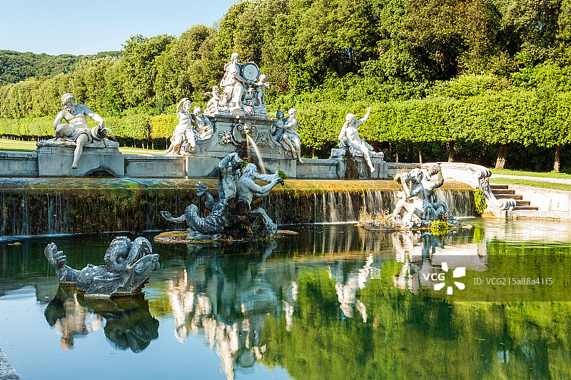 意大利卡塞塔宫廷花园及旧城图片素材