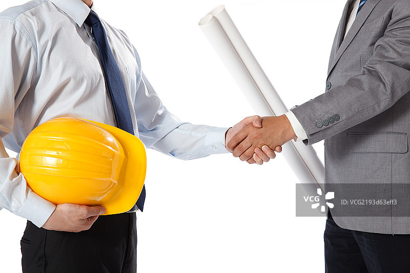 两个商务工程师握手合作图片素材