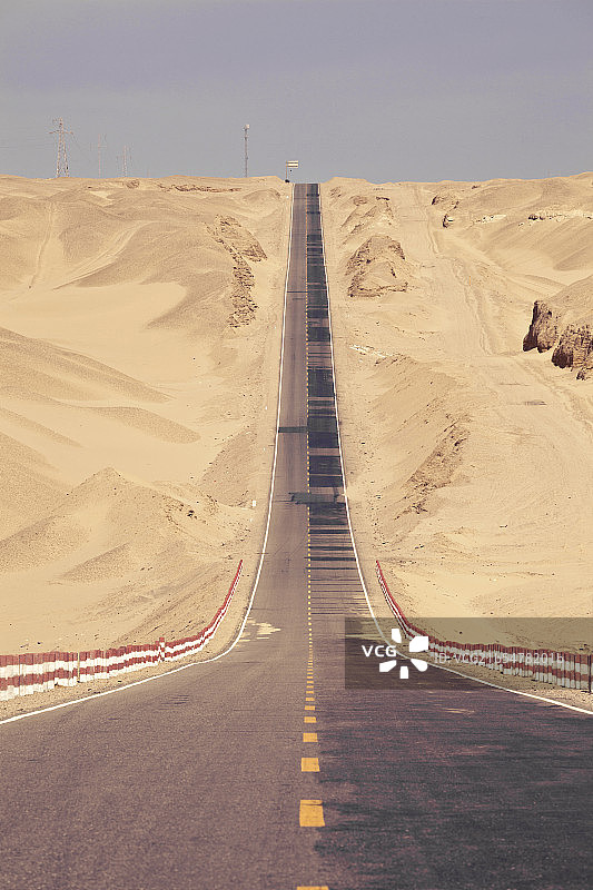 青海沙漠公路图片素材