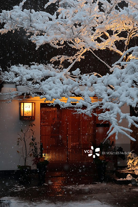 雪中的京都图片素材