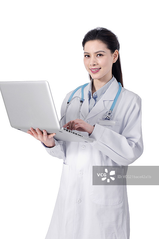 青年女医生使用笔记本电脑图片素材