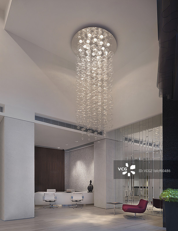 Elegant crystal chandelier in spacious modern house图片素材