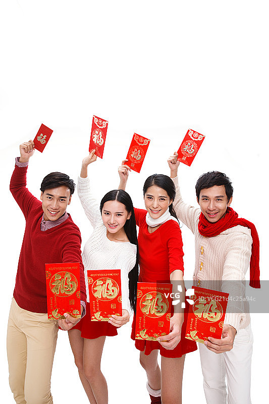 四个兴奋的青年人拿着红包图片素材