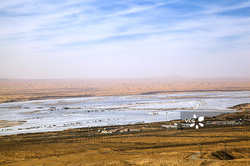 内蒙古甘德尔山的盘山公路图片素材