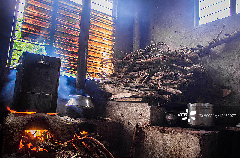 印度卡纳塔克邦卡纳卡普拉的乡村厨房图片素材