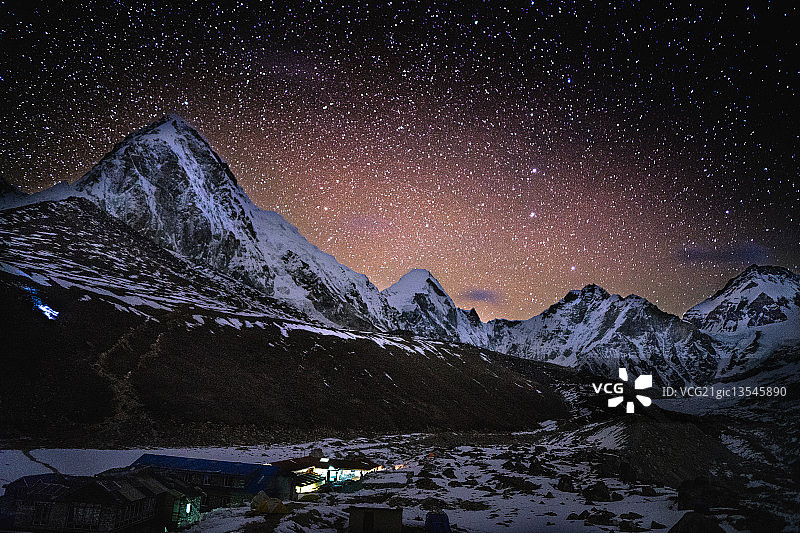 世界之巅的星空:喜马拉雅图片素材