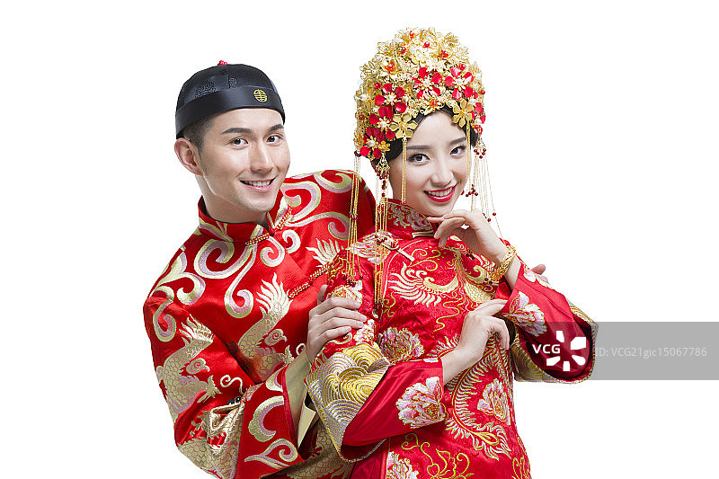 穿中式古装结婚礼服的新娘和新郎图片素材