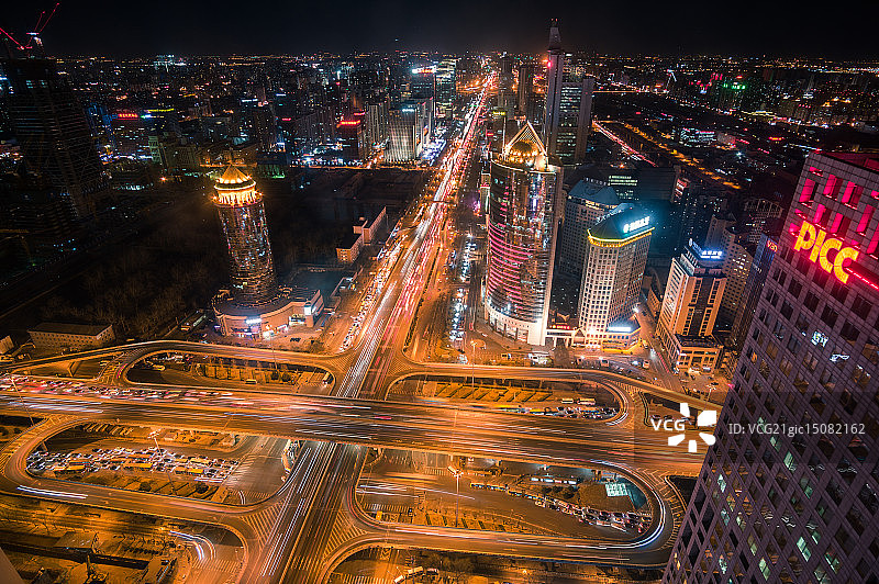 俯瞰北京国贸桥与建国路夜景 Birds eye view on Beijing GuoMao intersection and JianGuo road at night图片素材