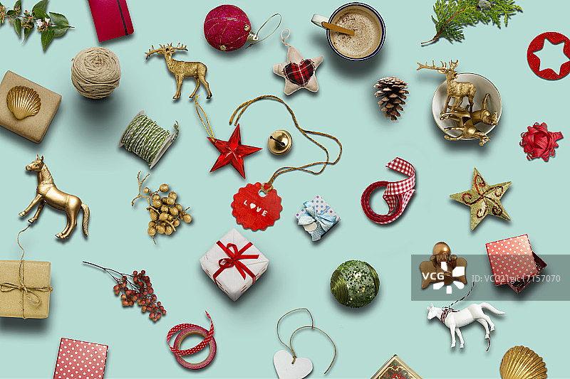 圣诞收藏、礼物和装饰品……photogr图片素材