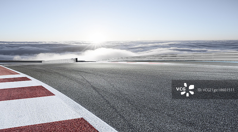 逆光下的雪山云海和F1赛道图片素材
