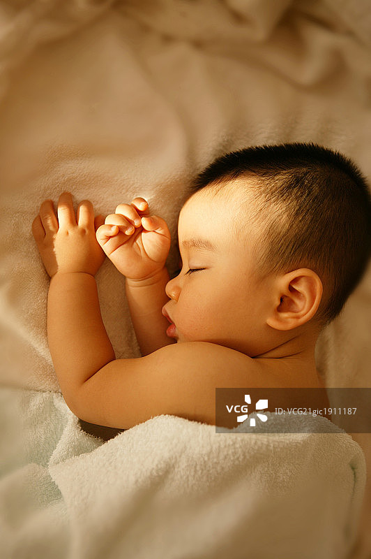 东方婴儿睡觉图片素材