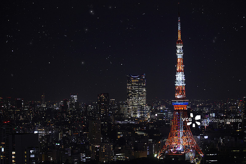 东京塔和摩天大楼夜景图片素材