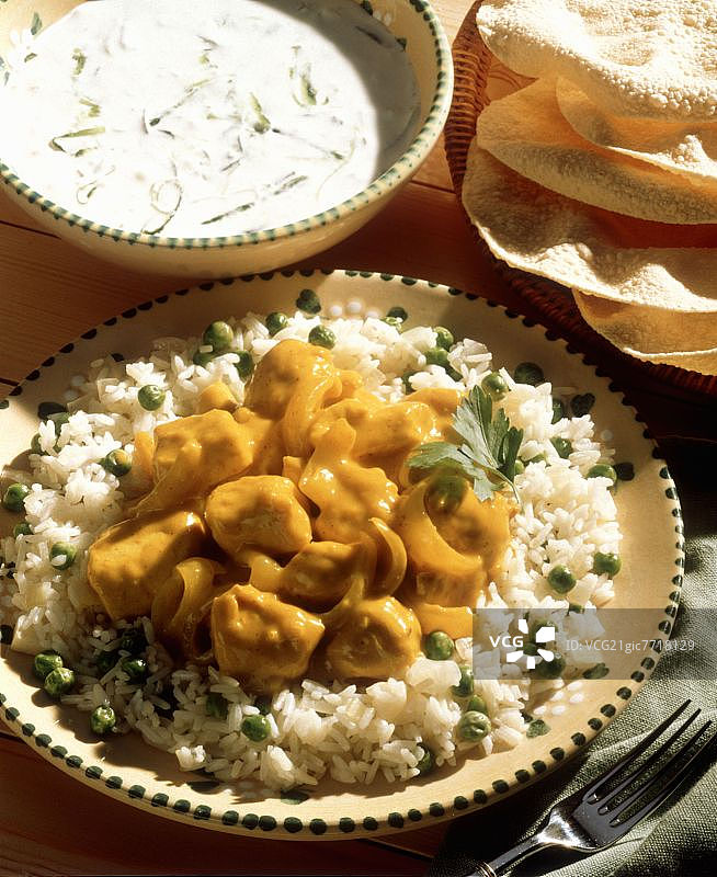 奶油咖喱鸡配印度香米图片素材