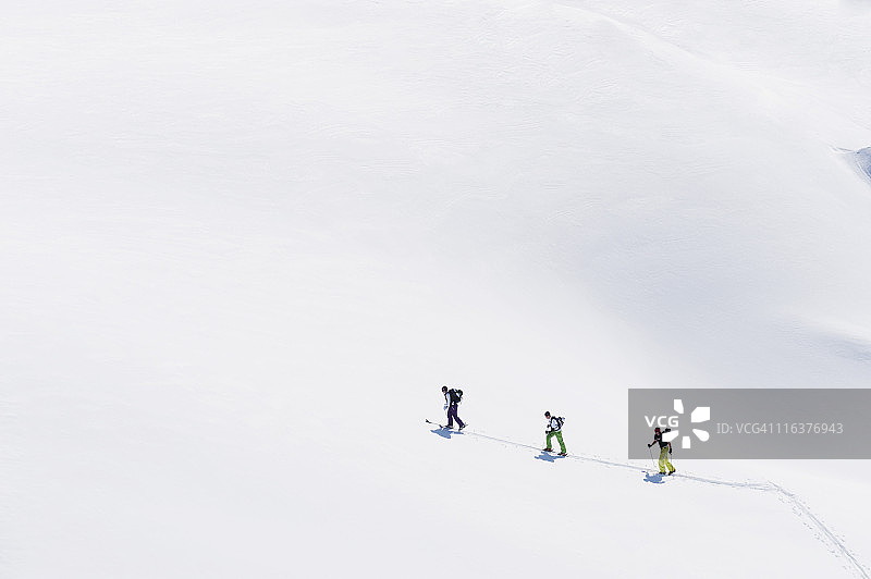 意大利，trentino -上阿迪杰，上阿迪杰，Bolzano, Seiser Alm，滑雪旅游的人群图片素材