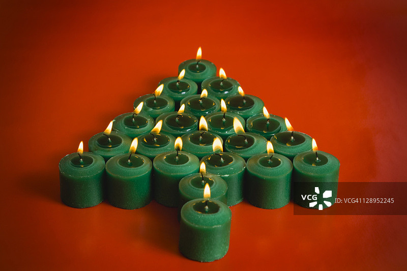圣诞树形状的蜡烛图片素材