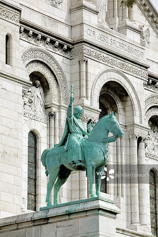 骑马雕像在圣心，蒙马特，巴黎，法国图片素材