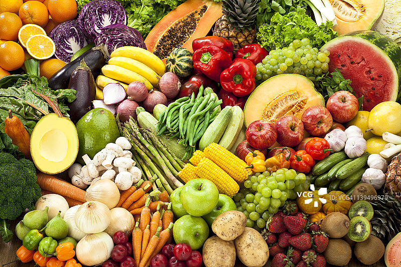 水果和蔬菜的分类背景。图片素材