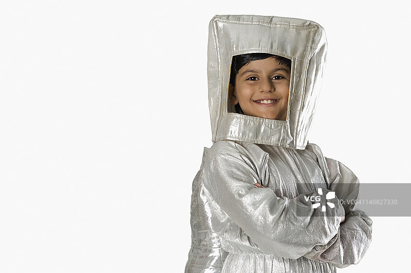 一个穿着太空服的男孩的肖像图片素材