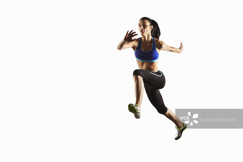 在半空中奔跑的运动员图片素材