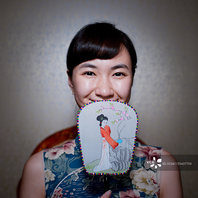 传统中国妇女微笑肖像- XXXLarge图片素材