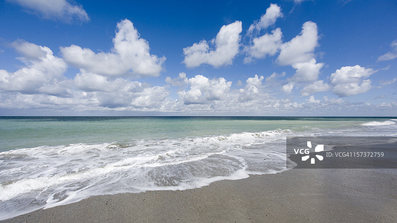 有海浪和美丽云景的海滩风景(XL)图片素材