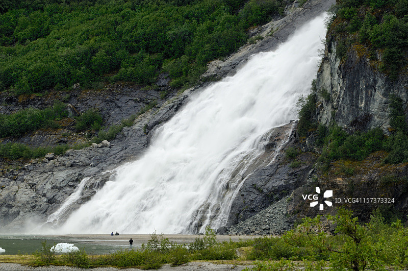 门登霍尔冰川上的瀑布图片素材