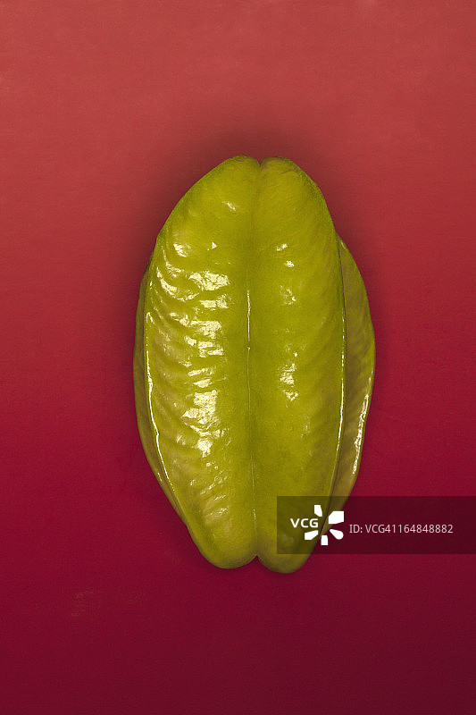 一种辣椒，以暗示的方式排列，看起来像女性生殖器图片素材
