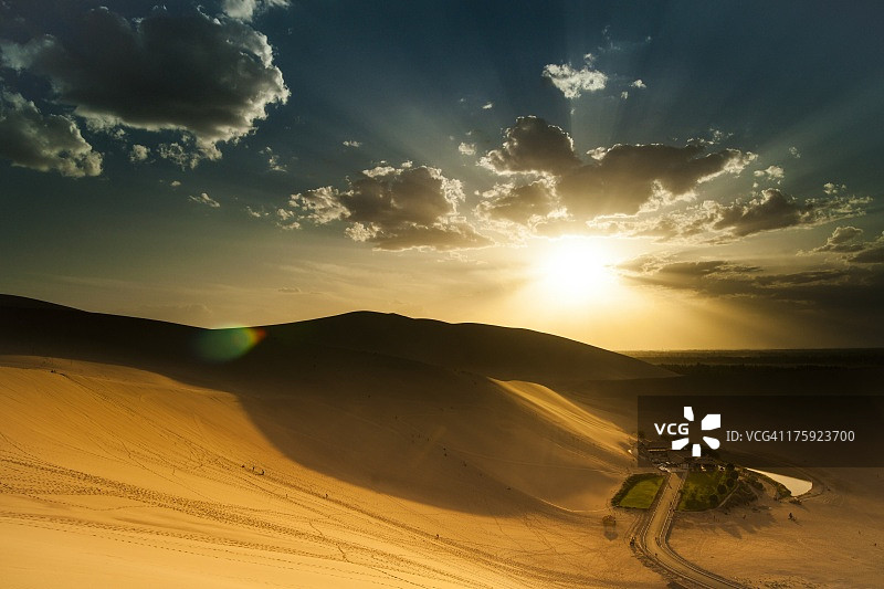 沙漠中的日落图片素材