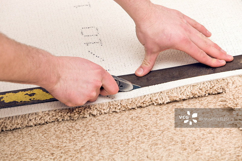 地毯安装工用刀和直边切割图片素材
