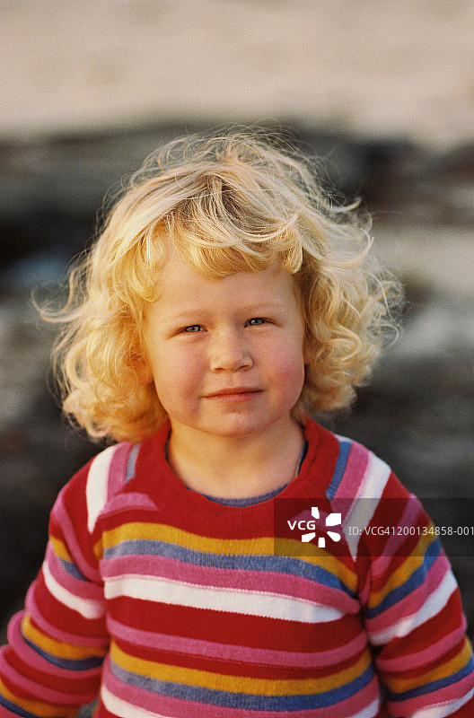 沙滩上的女孩(2-4)，肖像图片素材