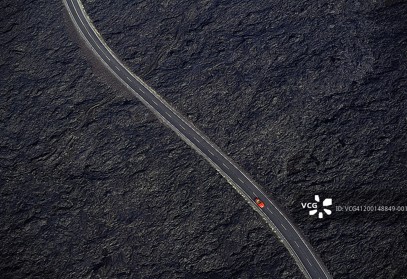 熔岩场道路上的汽车，俯视图(数字合成)图片素材