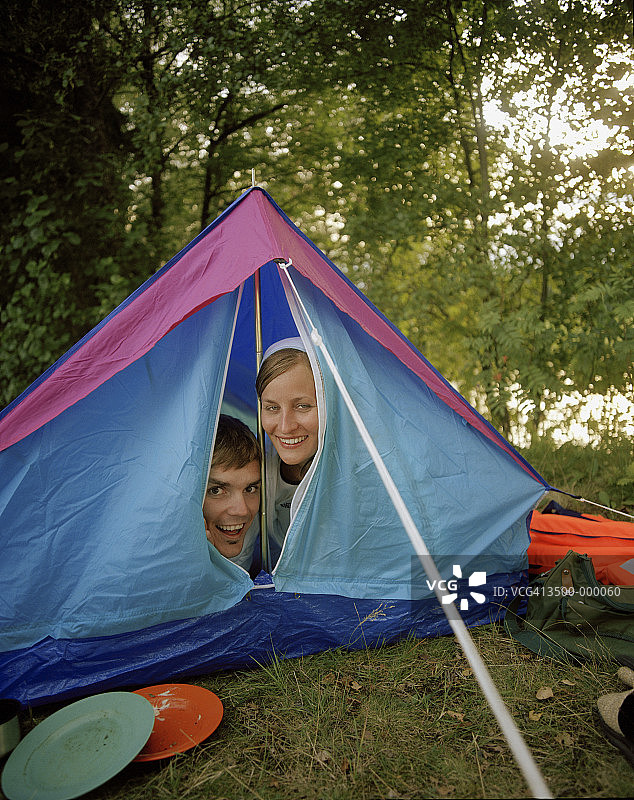 夫妇在帐篷图片素材