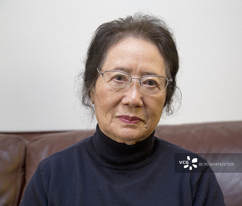 年长的亚洲韩国妇女的肖像图片素材
