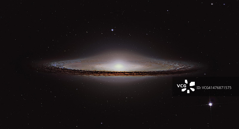 草帽星系，室女座中的一个无杆螺旋星系。图片素材