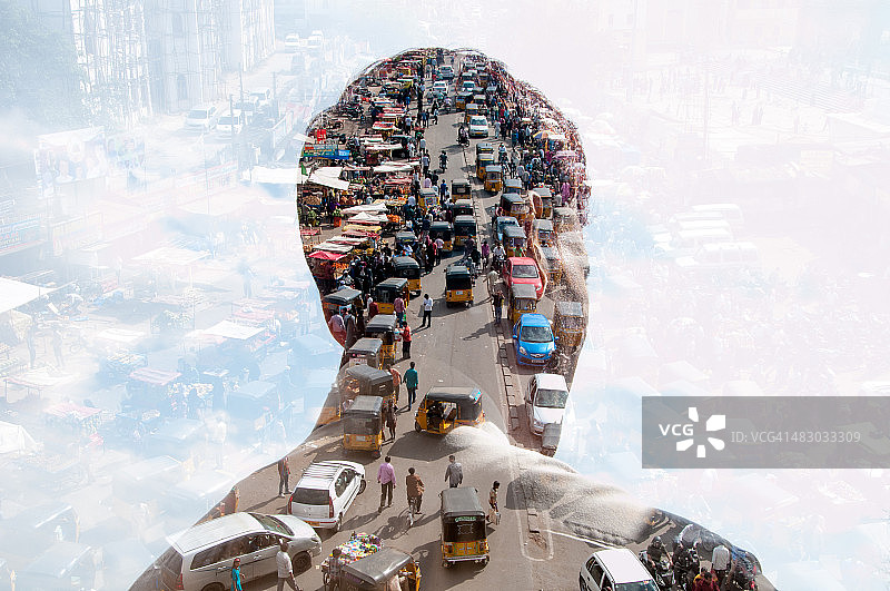 人与印度城市景观的双重曝光图片素材