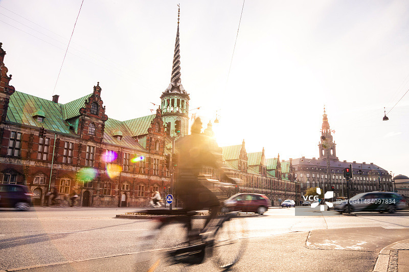 哥本哈根骑自行车的人图片素材
