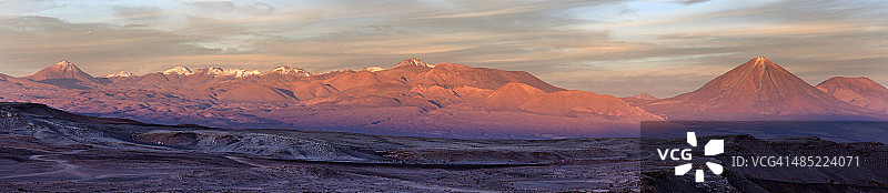 智利，安托万加斯塔地区，阿塔卡马沙漠，日出时俯瞰山谷图片素材