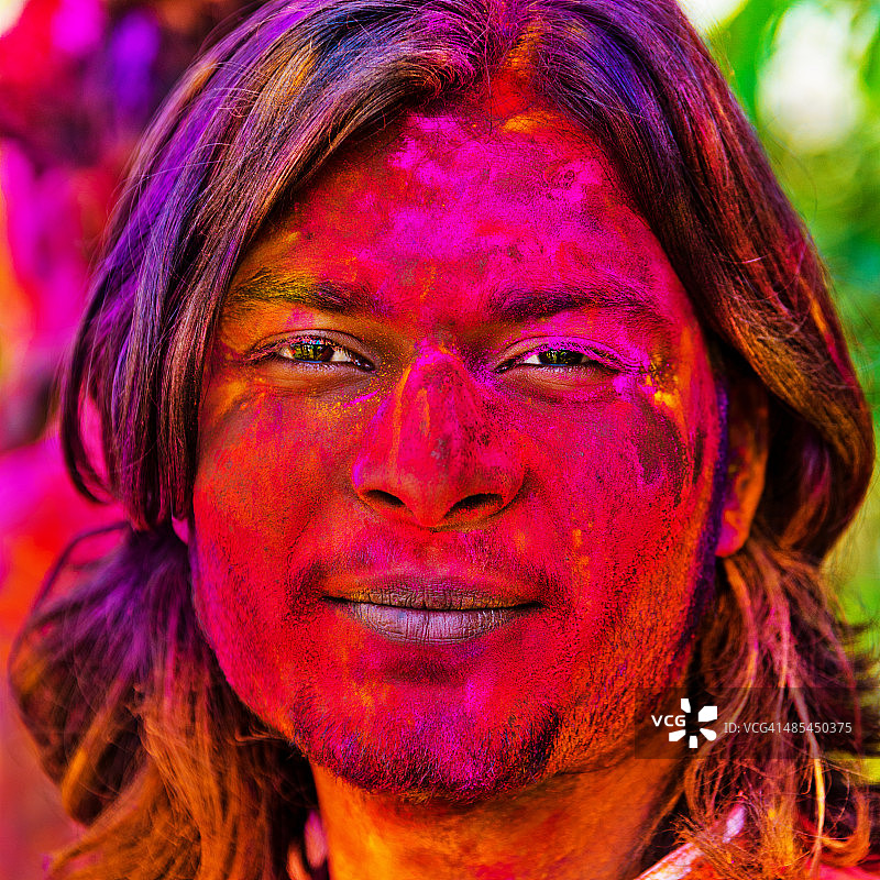印度男子庆祝胡里节图片素材