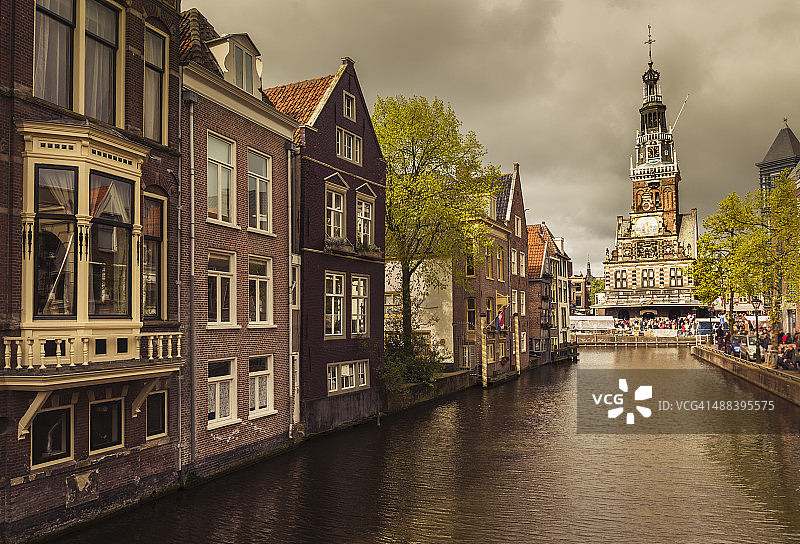 荷兰阿尔克马尔老城的运河图片素材