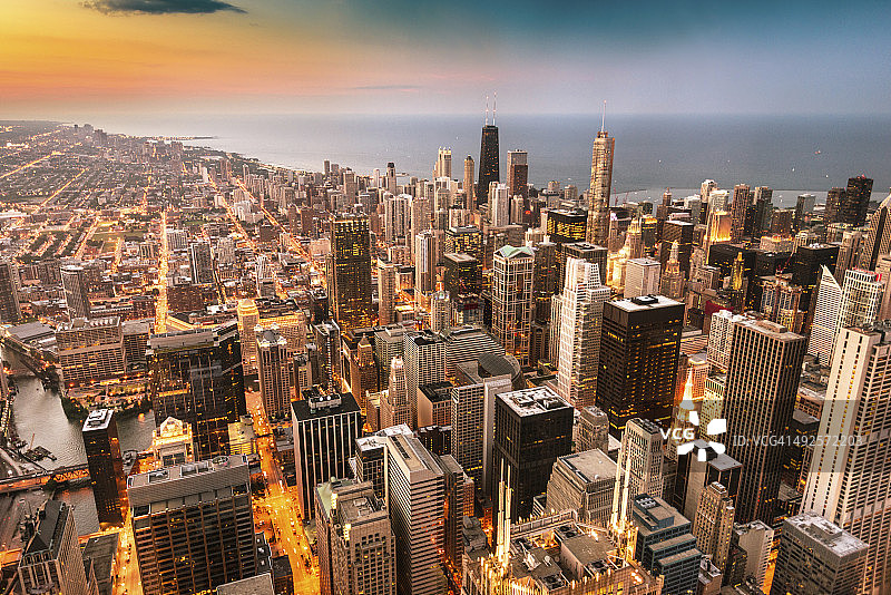 芝加哥市中心夜景鸟瞰图图片素材