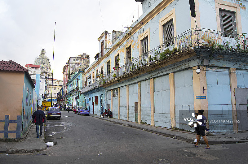 哈瓦那后街。图片素材