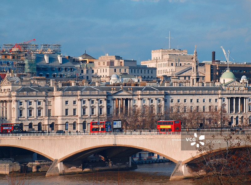 伦敦、泰晤士河和滑铁卢桥图片素材