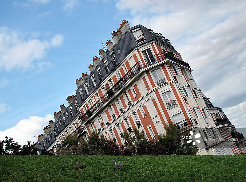 视觉错觉:巴黎正在下沉的建筑图片素材