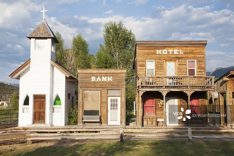 西部店面与教堂，酒店和银行，Ridgway，科罗拉多州图片素材