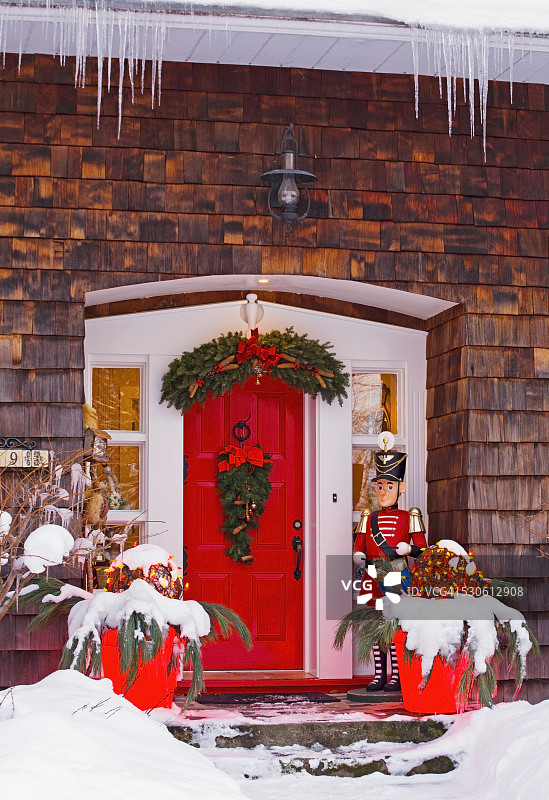 前门周围的圣诞装饰;伟达公关加拿大魁北克图片素材