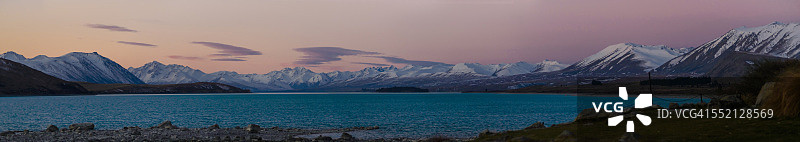 蒂卡波湖风景如画的全景图片素材