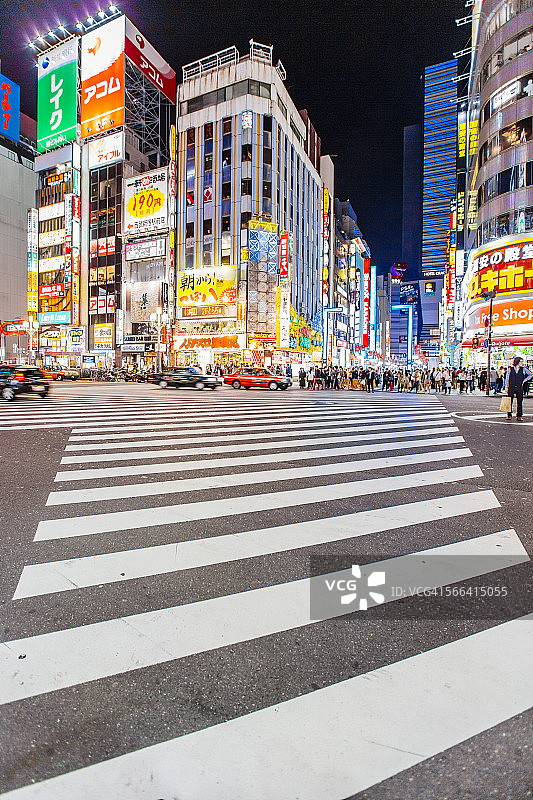 日本东京新宿区的人行横道图片素材