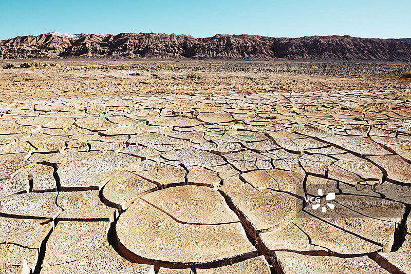 南美洲，智利，阿塔卡马沙漠干燥龟裂的土地图片素材