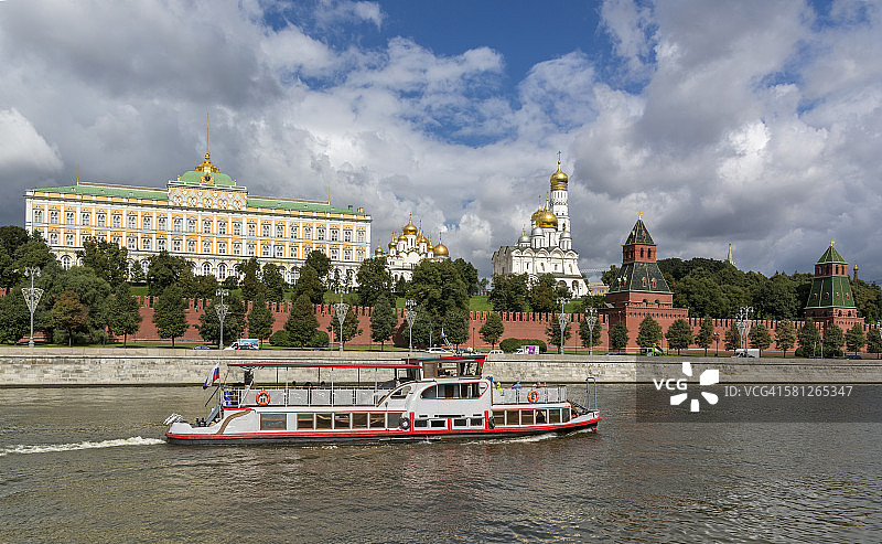 来自莫斯科河的克里姆林宫，俄罗斯莫斯科图片素材