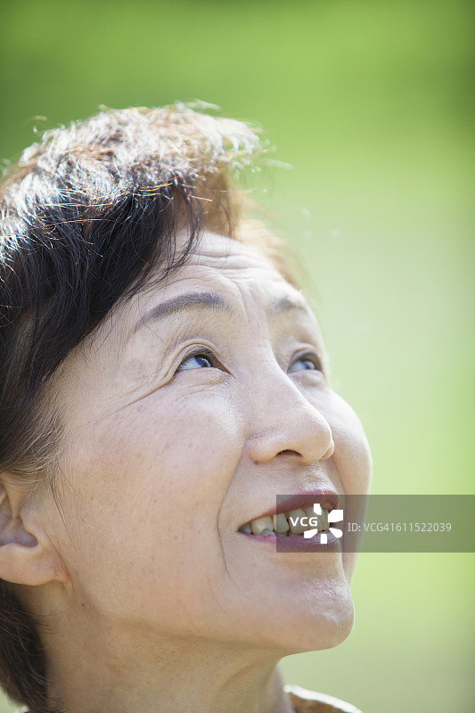 日本的老夫人肖像图片素材